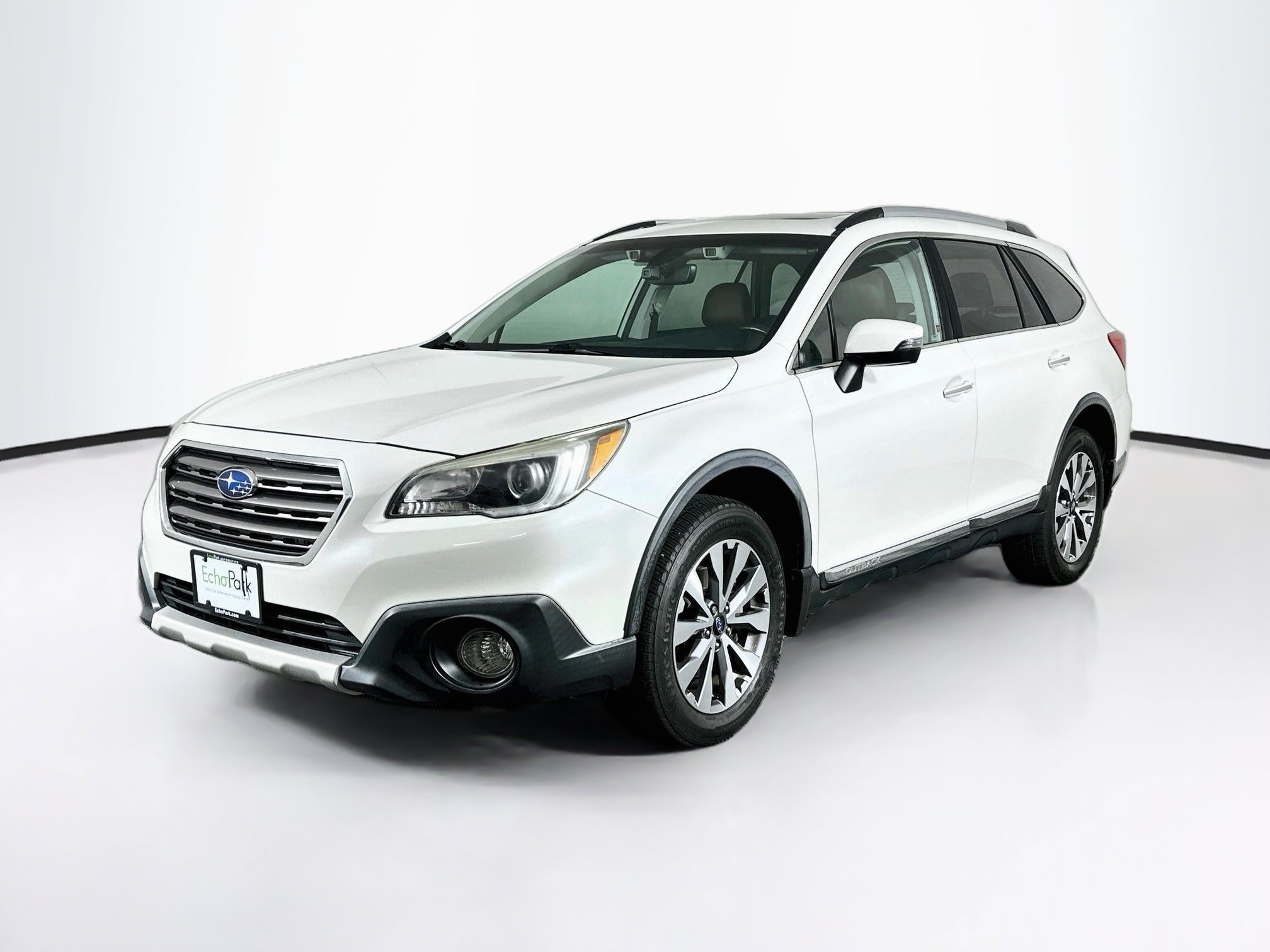 Used 2017 Subaru Outback 2.5i Touring AWD/4WD image 3