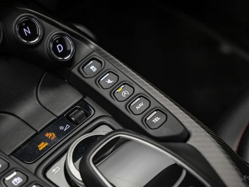 Used 2019 Aston Martin V8 Vantage Coupe RWD image 70