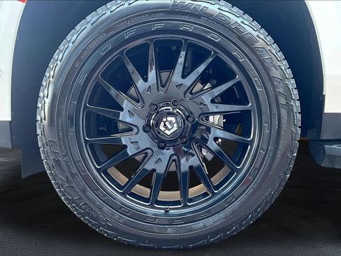 Used 2022 Cadillac Escalade Premium Luxury AWD/4WD image 11