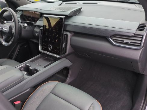 Used 2025 GMC Acadia AT4 w/ Luxury Package AWD/4WD image 18