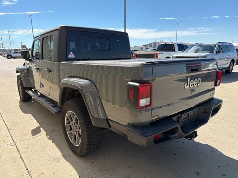 Used 2020 Jeep Gladiator Overland AWD/4WD image 5