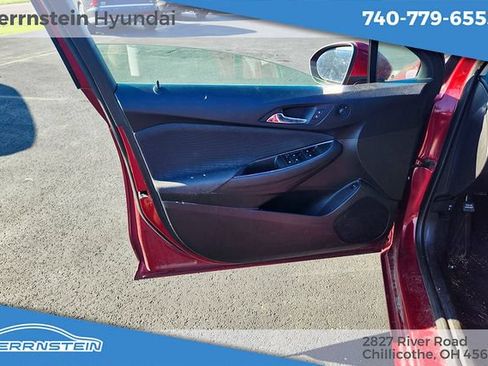 Used 2018 Chevrolet Cruze LT w/ Convenience Package FWD image 8