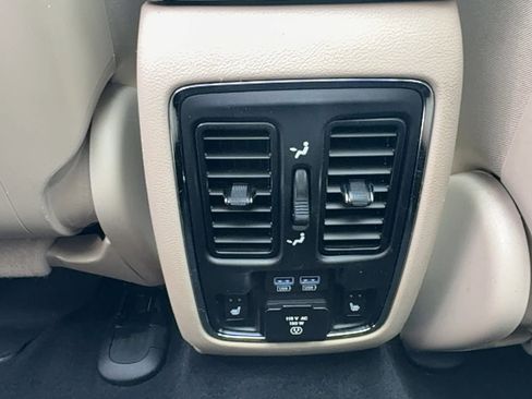 Used 2020 Jeep Grand Cherokee Limited w/ Luxury Group II image 13