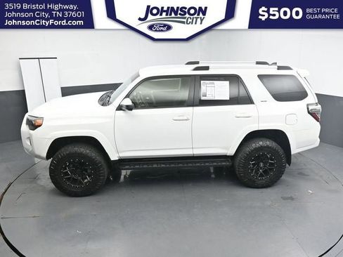 Used 2022 Toyota 4Runner SR5 AWD/4WD image 22