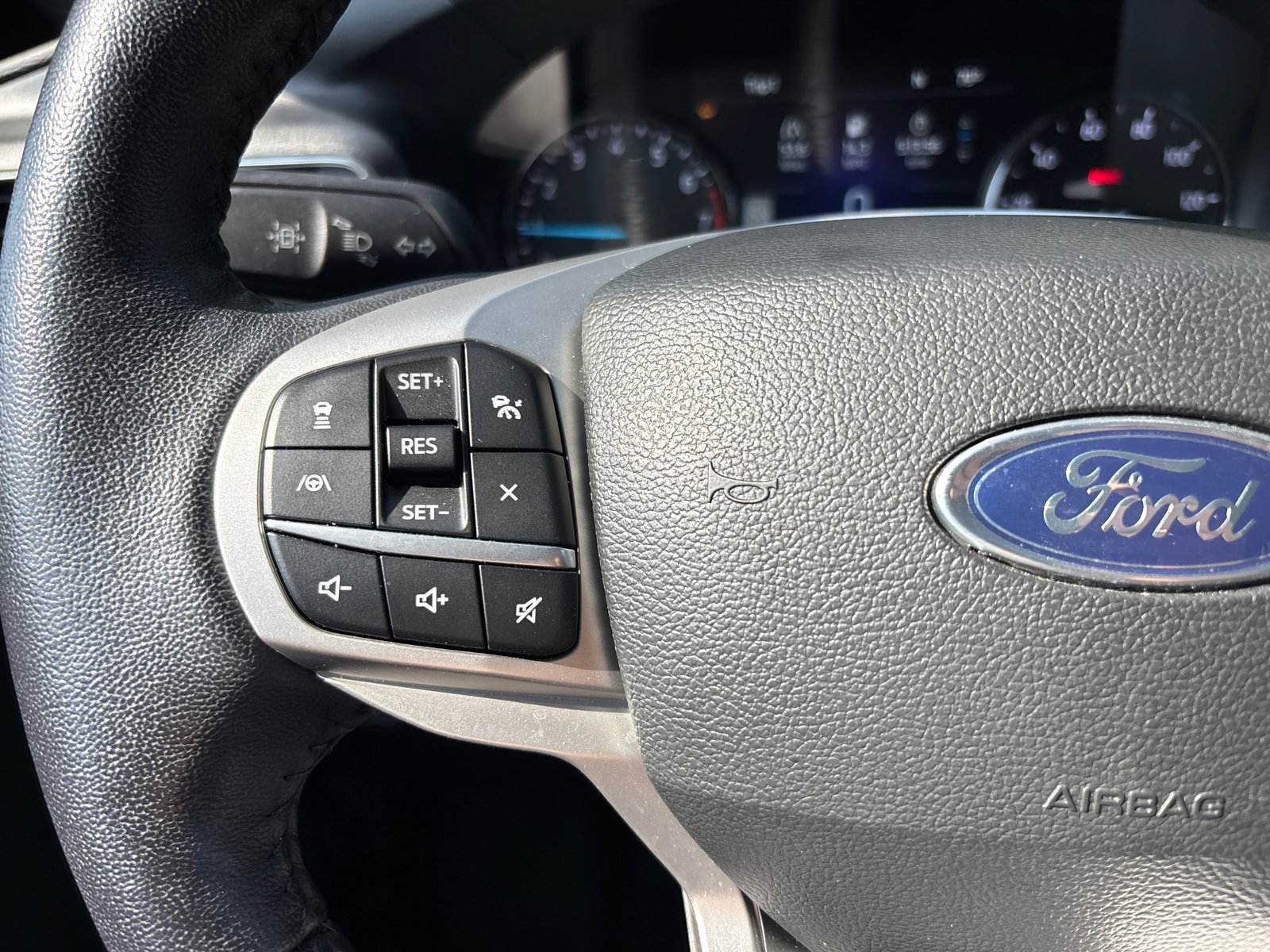 Used 2023 Ford Explorer XLT w/ Equipment Group 202A AWD/4WD image 16