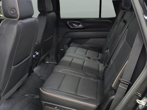 Used 2024 GMC Yukon SLT w/ SLT Luxury Package AWD/4WD image 18