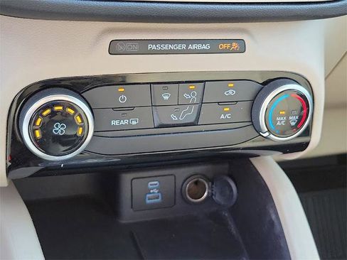 Certified 2022 Ford Escape SE w/ SE Sport Appearance Package image 27