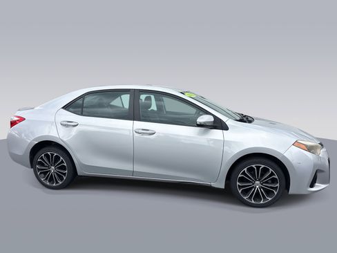 Used 2015 Toyota Corolla S Plus image 2