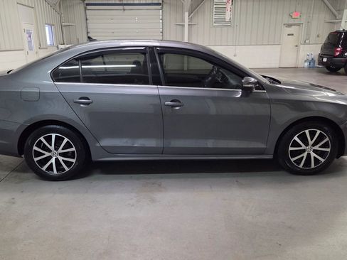 Used 2017 Volkswagen Jetta SE FWD image 9