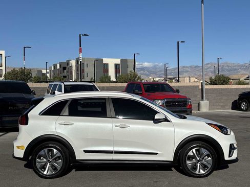 Used 2022 Kia Niro EX image 10
