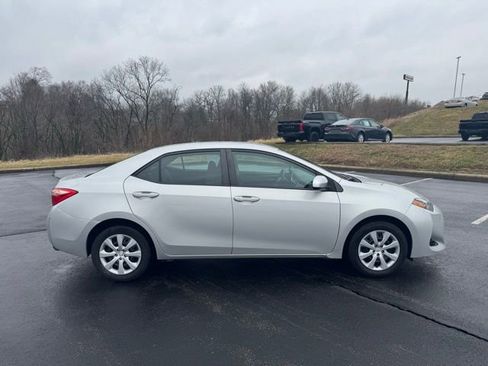 Used 2019 Toyota Corolla LE image 2