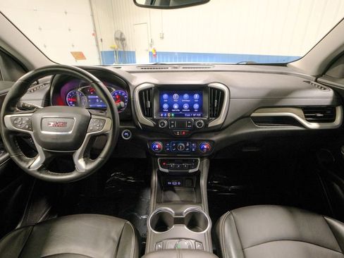 Used 2024 GMC Terrain SLT image 32