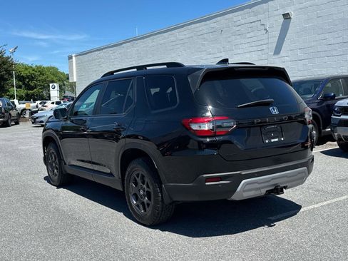 Certified 2025 Honda Pilot TrailSport image 2