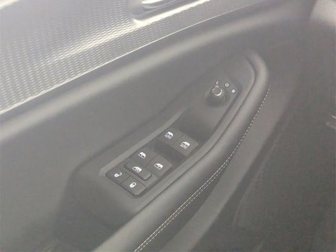 New 2025 Jeep Grand Cherokee Altitude image 16