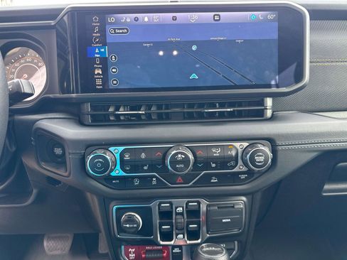 Used 2024 Jeep Gladiator Mojave w/ Technology Group image 24