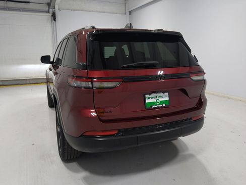 Used 2023 Jeep Grand Cherokee Altitude AWD/4WD image 6