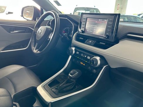 Used 2020 Toyota RAV4 XLE Premium image 30