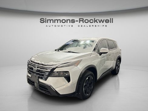 Used 2025 Nissan Rogue SV image 8