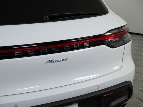 Certified 2026 Porsche Macan AWD/4WD image 37