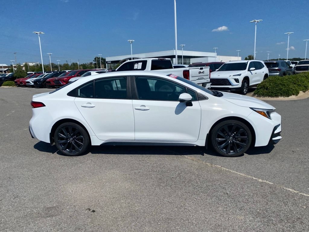 Used 2023 Toyota Corolla SE FWD image 5