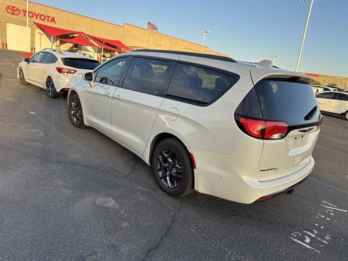 Used 2020 Chrysler Pacifica Touring-L Plus FWD image 8