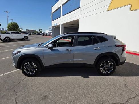 Used 2025 Chevrolet Trax LT w/ Driver Confidence Package image 3