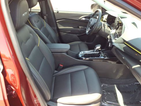 Used 2024 Chevrolet Trax ACTIV w/ Sunroof Package FWD image 11