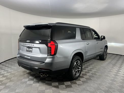 Used 2025 Chevrolet Suburban Z71 image 5