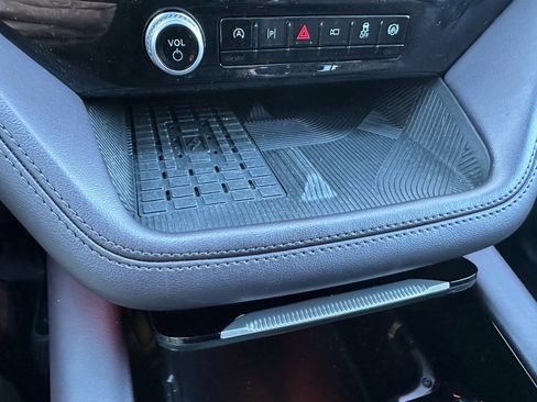 Certified 2025 Ford Explorer Platinum w/ LUX Leather Package image 43