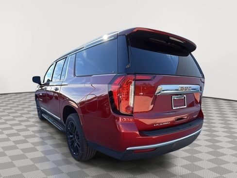 Used 2022 GMC Yukon XL SLT w/ SLT Luxury Package image 3