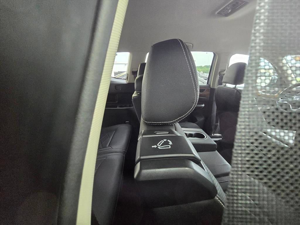 Used 2025 Volkswagen Atlas SE AWD/4WD image 7