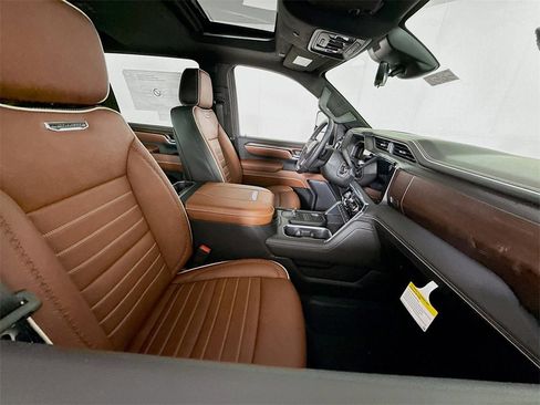 New 2026 GMC Sierra 3500 Denali Ultimate w/ LPO, Black Badging Package image 23