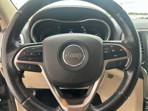 Used 2021 Jeep Grand Cherokee Laredo image 19