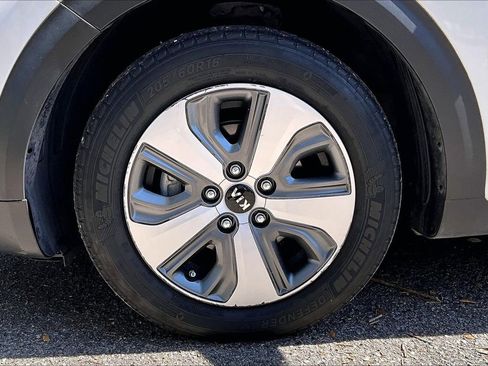 Used 2020 Kia Niro LX image 34