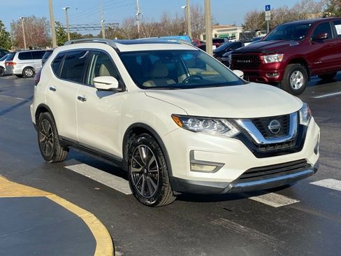 Used 2020 Nissan Rogue SL w/ Premium Package image 2
