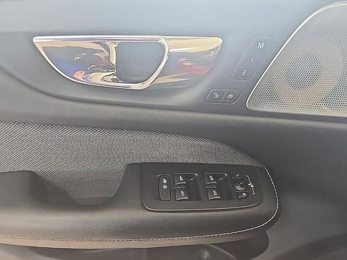 Used 2019 Volvo S60 T6 R-Design image 12