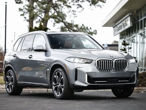 Certified 2025 BMW X5 sDrive40i w/ Premium Package image 1