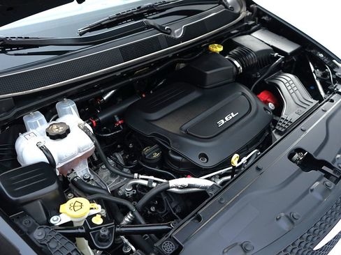 Used 2018 Chrysler Pacifica Touring-L image 34