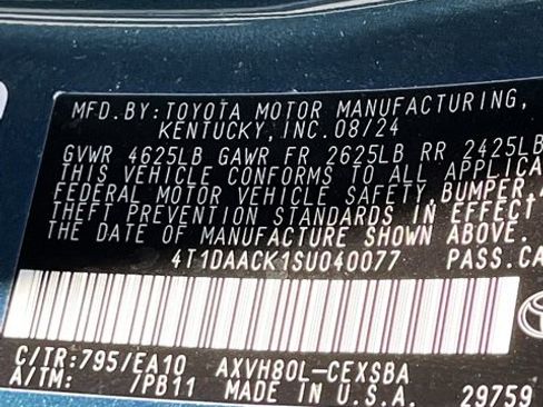 Used 2025 Toyota Camry SE image 32