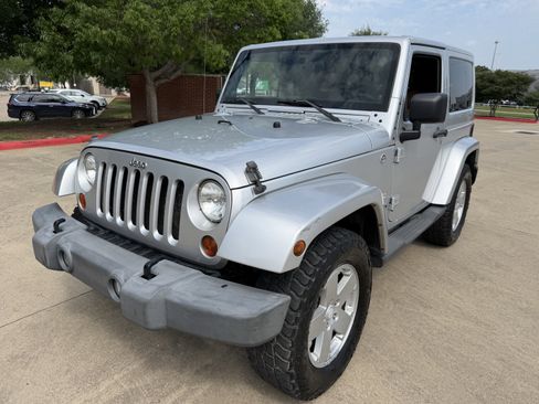 Used 2011 Jeep Wrangler Sahara w/ Connectivity Group AWD/4WD image 3