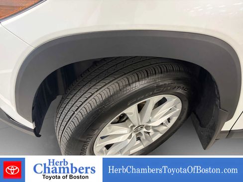 Used 2023 Toyota Corolla Cross LE w/ Moonroof Package AWD/4WD image 9