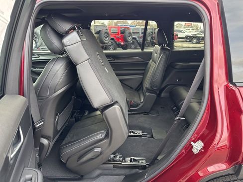 New 2025 Jeep Grand Cherokee L Altitude image 23