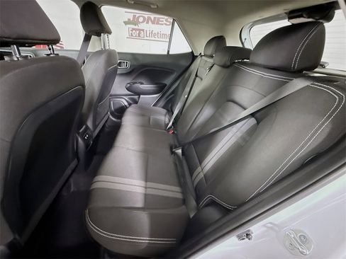 Certified 2024 Hyundai Venue SEL image 27