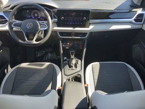 New 2026 Volkswagen Taos SE image 12