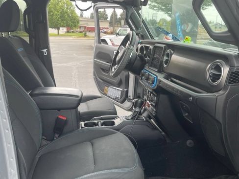 Used 2021 Jeep Wrangler Unlimited Rubicon 4xe w/ Cold Weather Group AWD/4WD image 15