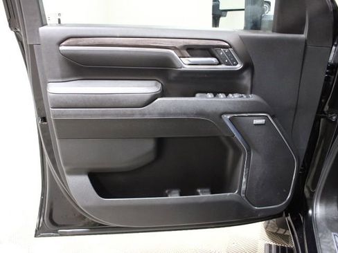 Used 2024 Chevrolet Silverado 2500 LTZ w/ LTZ Convenience Package image 17