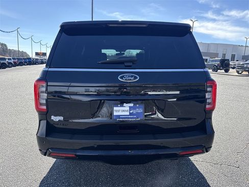 Used 2024 Ford Expedition Limited image 6