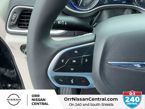 Used 2023 Chrysler Pacifica Touring-L FWD image 20