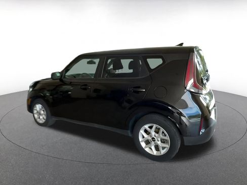 Used 2025 Kia Soul LX w/ LX Technology Package FWD image 10