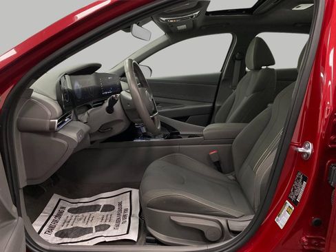 Certified 2025 Hyundai Elantra SEL image 31